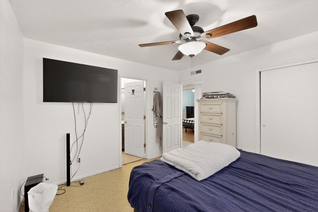 236 Zena Lona Street NE, Albuquerque, NM 87123