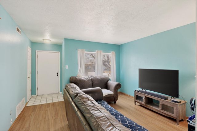 236 Zena Lona Street NE, Albuquerque, NM 87123