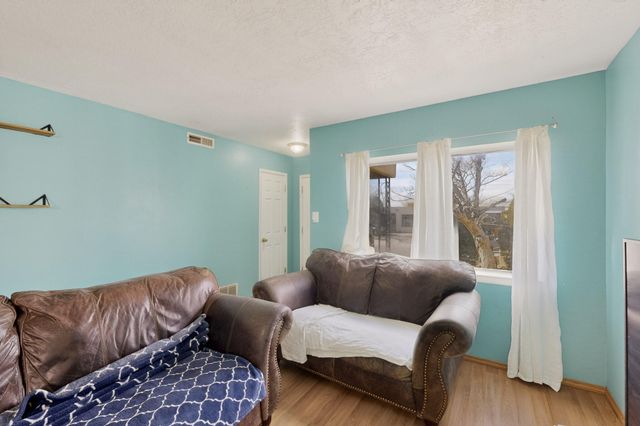 236 Zena Lona Street NE, Albuquerque, NM 87123