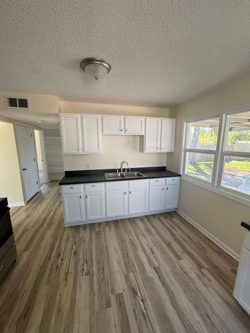 1173 Macarthur Street, West Saint Paul, MN 55118
