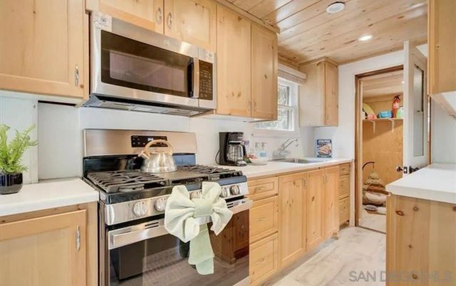 298 Maple, Sugarloaf, CA 92386