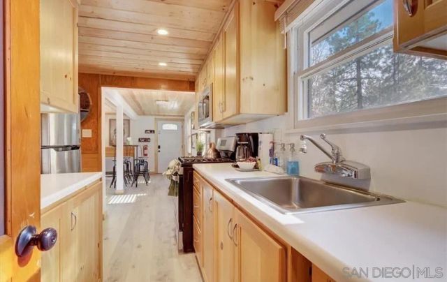 298 Maple, Sugarloaf, CA 92386
