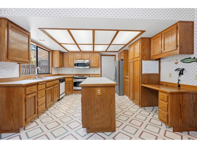 18704 S TERRY MICHAEL Dr, Oregon City, OR 97045