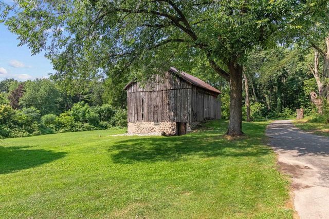 N3868 MOSQUITO HILL ROAD, New London, WI 54961