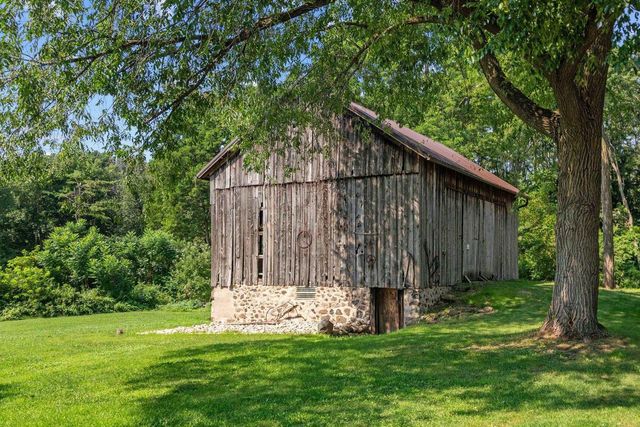 N3868 MOSQUITO HILL ROAD, New London, WI 54961