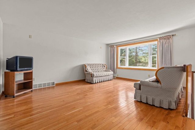 N3868 MOSQUITO HILL ROAD, New London, WI 54961