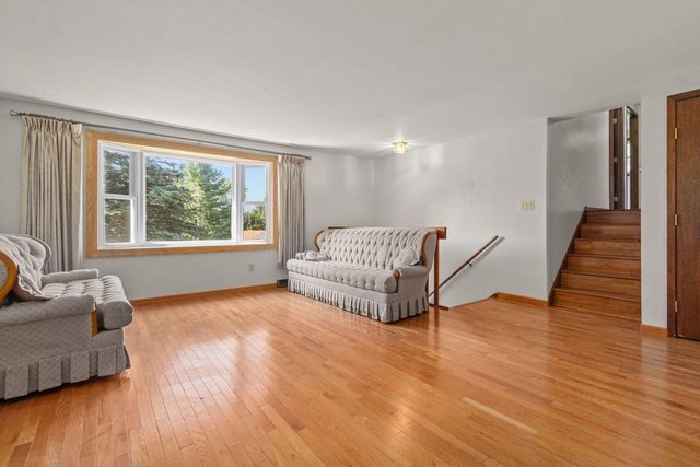 N3868 MOSQUITO HILL ROAD, New London, WI 54961