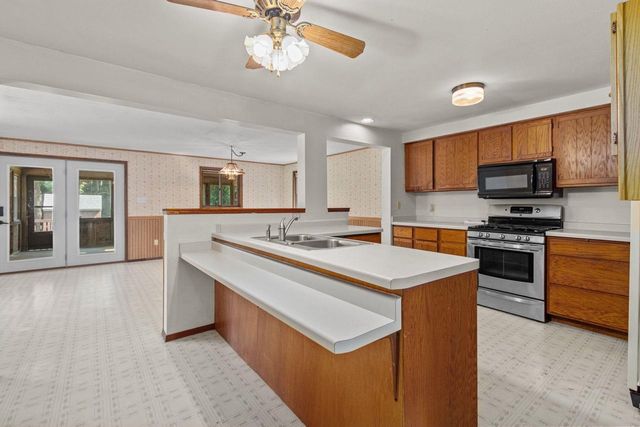 N3868 MOSQUITO HILL ROAD, New London, WI 54961