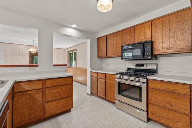 N3868 MOSQUITO HILL ROAD, New London, WI 54961