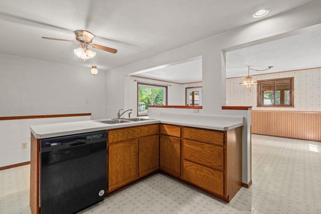 N3868 MOSQUITO HILL ROAD, New London, WI 54961