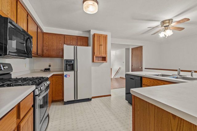 N3868 MOSQUITO HILL ROAD, New London, WI 54961