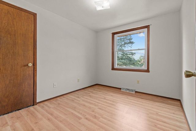 N3868 MOSQUITO HILL ROAD, New London, WI 54961