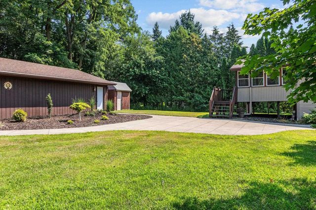 N3868 MOSQUITO HILL ROAD, New London, WI 54961