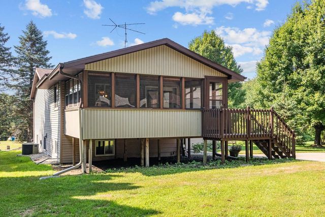 N3868 MOSQUITO HILL ROAD, New London, WI 54961