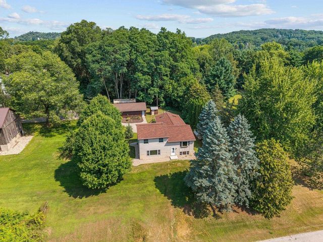 N3868 MOSQUITO HILL ROAD, New London, WI 54961