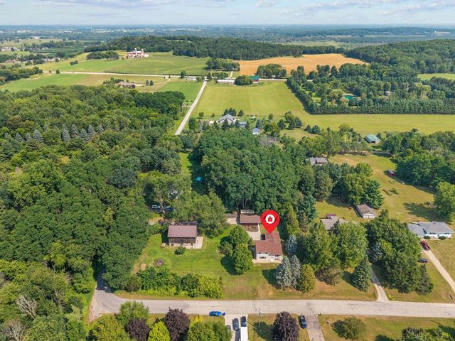 N3868 MOSQUITO HILL ROAD, New London, WI 54961