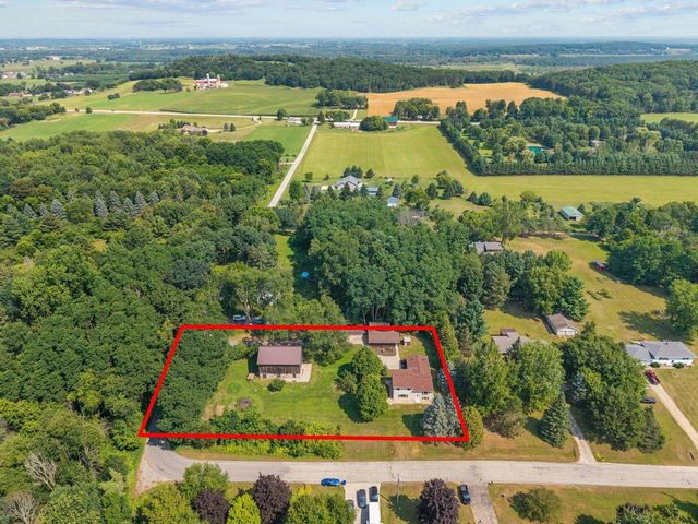 N3868 MOSQUITO HILL ROAD, New London, WI 54961