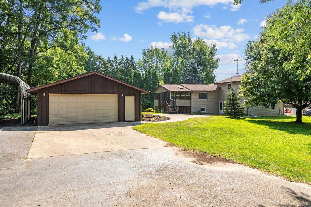 N3868 MOSQUITO HILL ROAD, New London, WI 54961