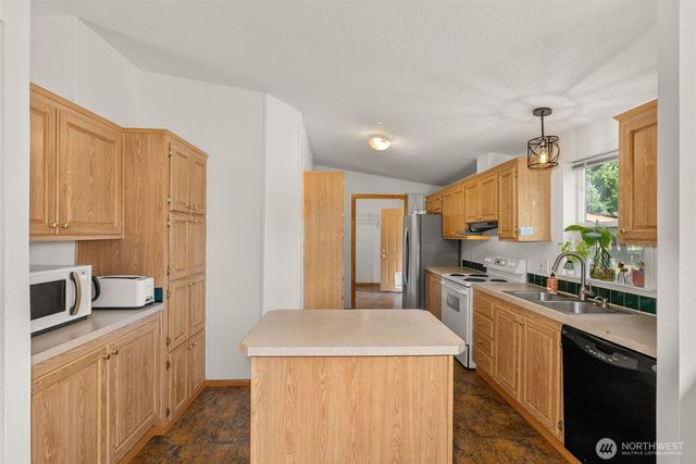 112 Tiffany Lane, Winlock, WA 98596