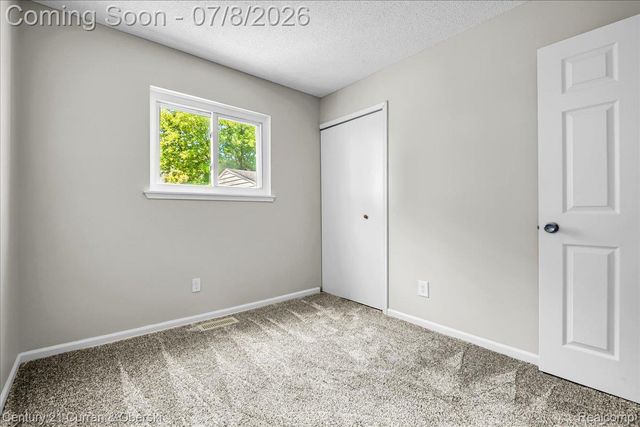 1174 S Dowling Street, Westland, MI 48186
