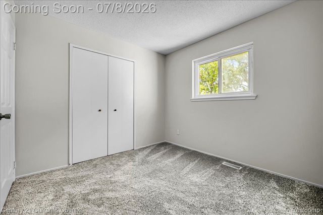 1174 S Dowling Street, Westland, MI 48186