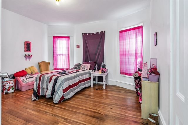 23 18th St, Lowell, MA 01850