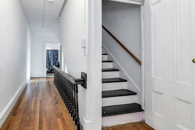 23 18th St, Lowell, MA 01850