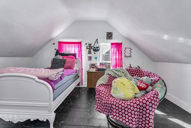 23 18th St, Lowell, MA 01850