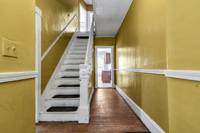 23 18th St, Lowell, MA 01850