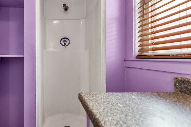 23 18th St, Lowell, MA 01850