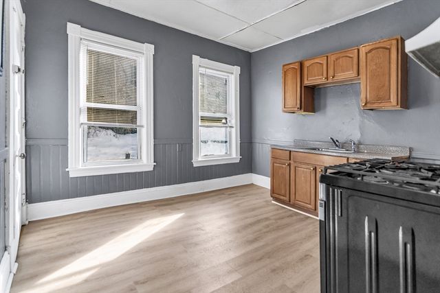 23 18th St, Lowell, MA 01850