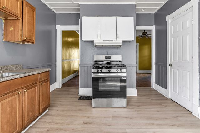 23 18th St, Lowell, MA 01850