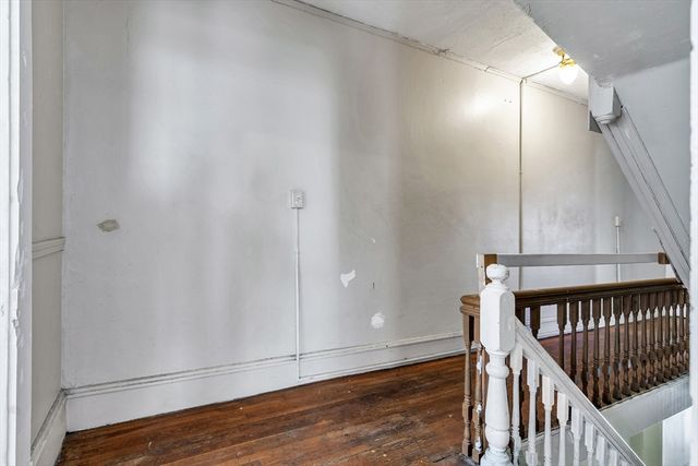 23 18th St, Lowell, MA 01850