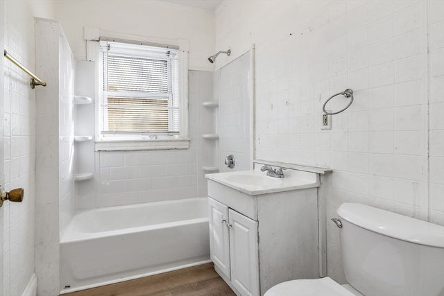 23 18th St, Lowell, MA 01850