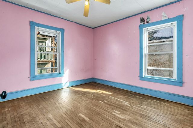 23 18th St, Lowell, MA 01850