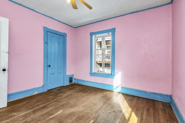 23 18th St, Lowell, MA 01850