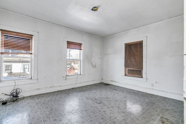 23 18th St, Lowell, MA 01850