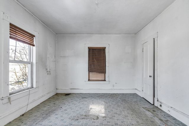 23 18th St, Lowell, MA 01850