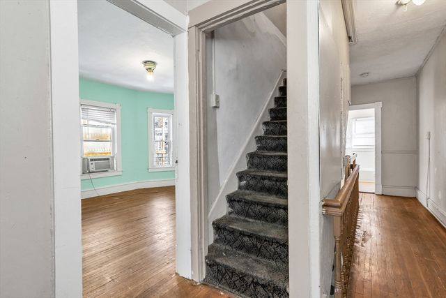 23 18th St, Lowell, MA 01850