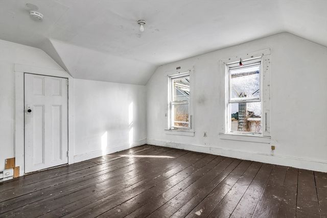 23 18th St, Lowell, MA 01850