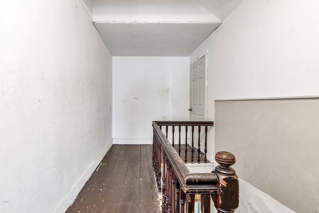 23 18th St, Lowell, MA 01850