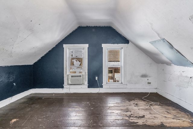 23 18th St, Lowell, MA 01850