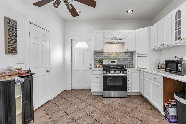 23 18th St, Lowell, MA 01850