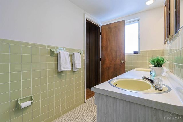 2530 Falconbridge Drive, Cincinnati, OH 45238