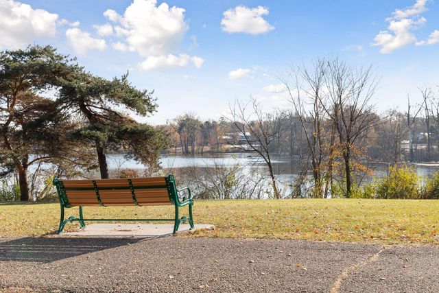 1087 Western Avenue N, Saint Paul, MN 55117