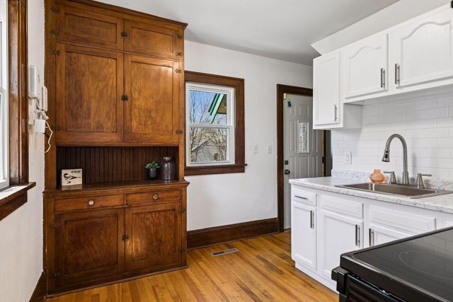 1087 Western Avenue N, Saint Paul, MN 55117