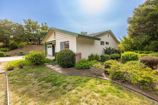 1014 E Bel Air Drive, Vista, CA 92084