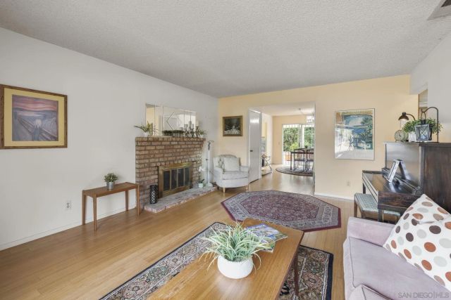 1014 E Bel Air Drive, Vista, CA 92084