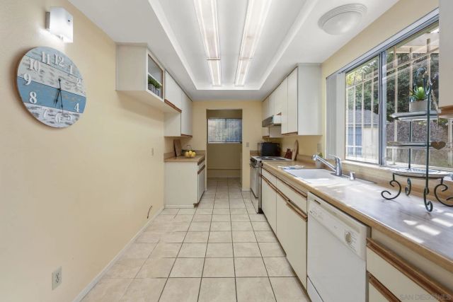 1014 E Bel Air Drive, Vista, CA 92084