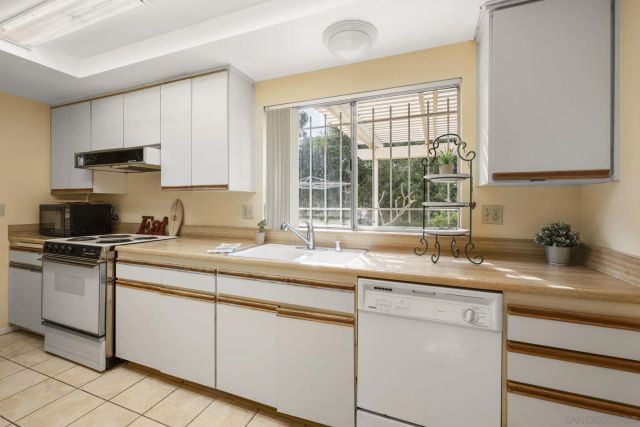 1014 E Bel Air Drive, Vista, CA 92084